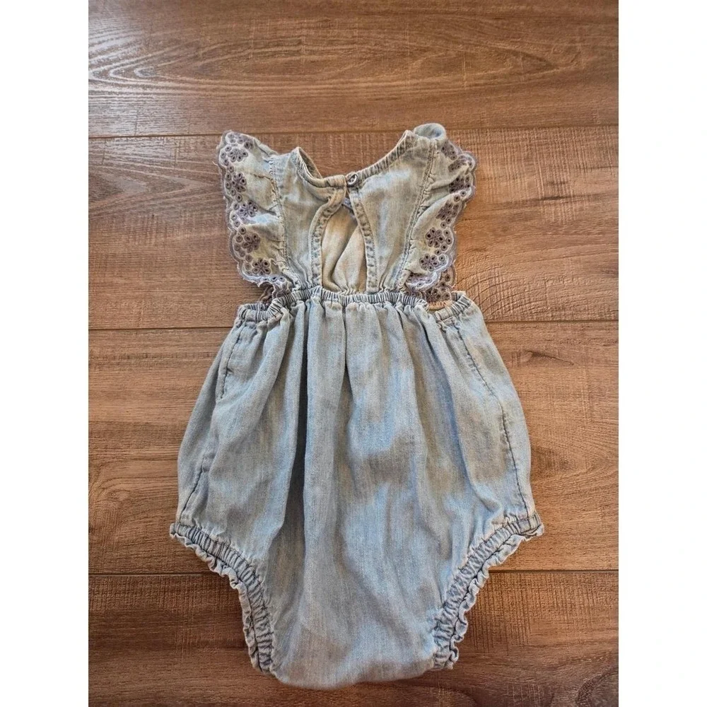 Baby gap romper 3-6 mos